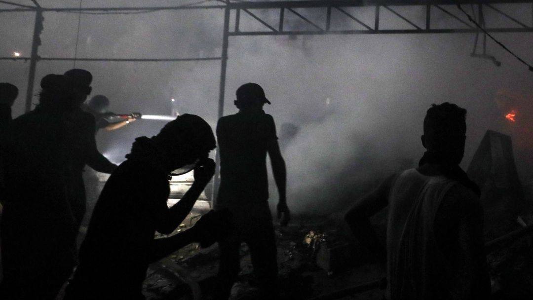 بمباران چادرهای اسکان آوارگان در بیمارستان الاقصی؛ دهها نفر شهید و مجروح شدند بمباران چادرهای اسکان آوارگان در بیمارستان الاقصی؛ دهها نفر شهید و مجروح شدند