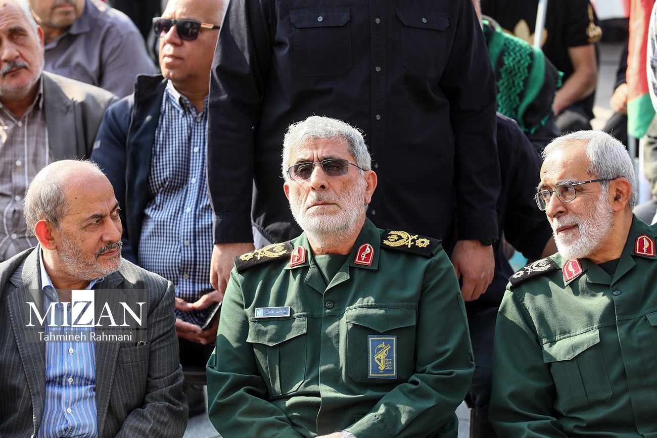 وداع مردم تهران با پیکر شهید نیلفروشان؛ حضور سردار قاآنی در مراسم تشییع وداع مردم تهران با پیکر شهید نیلفروشان؛ حضور سردار قاآنی در مراسم تشییع