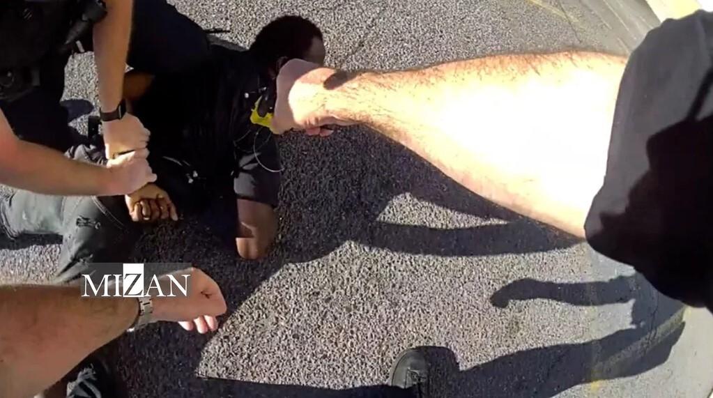 برخورد خشونتبار پلیس آمریکا با شهروند معلول سیاهپوست برخورد خشونتبار پلیس آمریکا با شهروند معلول سیاهپوست