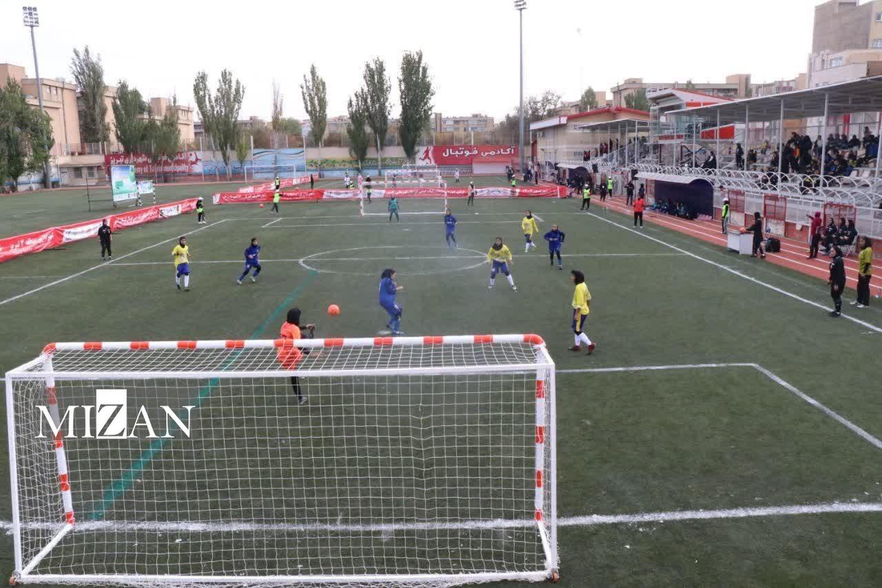 افتتاحیه نخستین دوره لیگ برتر مینیفوتبال بانوان کشور در تبریز با ۱۱ تیم افتتاحیه نخستین دوره لیگ برتر مینیفوتبال بانوان کشور در تبریز با ۱۱ تیم