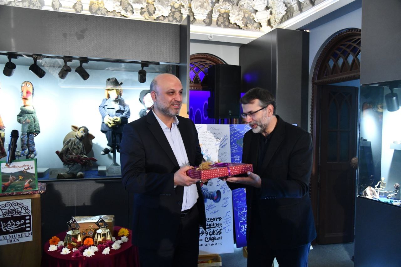 سینمای کودک برای به روز شدن نیاز به باز اندیشی دارد/ رونمایی از کتاب «سرزمین پروانهها» سینمای کودک برای به روز شدن نیاز به باز اندیشی دارد/ رونمایی از کتاب «سرزمین پروانهها»