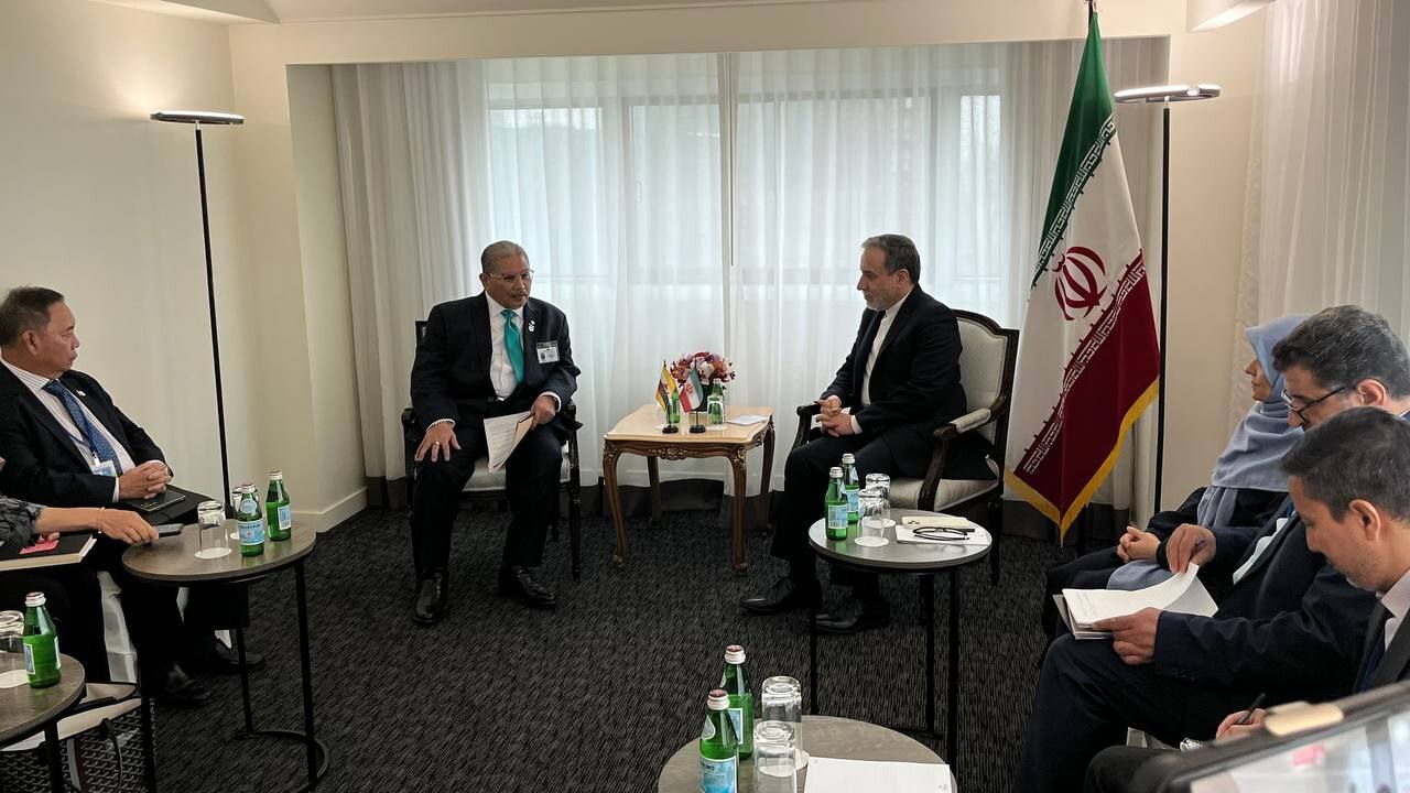 دیدار و گفتگوی عراقچی با همتایان خود از کشور‌های مختلف