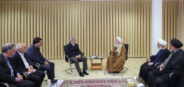 دومین سفر استانی رئیس جمهور به قم/ بارگاه حضرت معصومه (س) را زیارت کرد دومین سفر استانی رئیس جمهور به قم/ بارگاه حضرت معصومه (س) را زیارت کرد