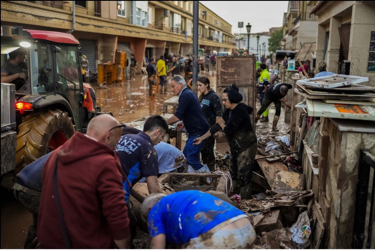 افزایش تلفات سیل در اسپانیا به حدود ۱۰۰ نفر؛ ۳ روز عزای عمومی اعلام شد