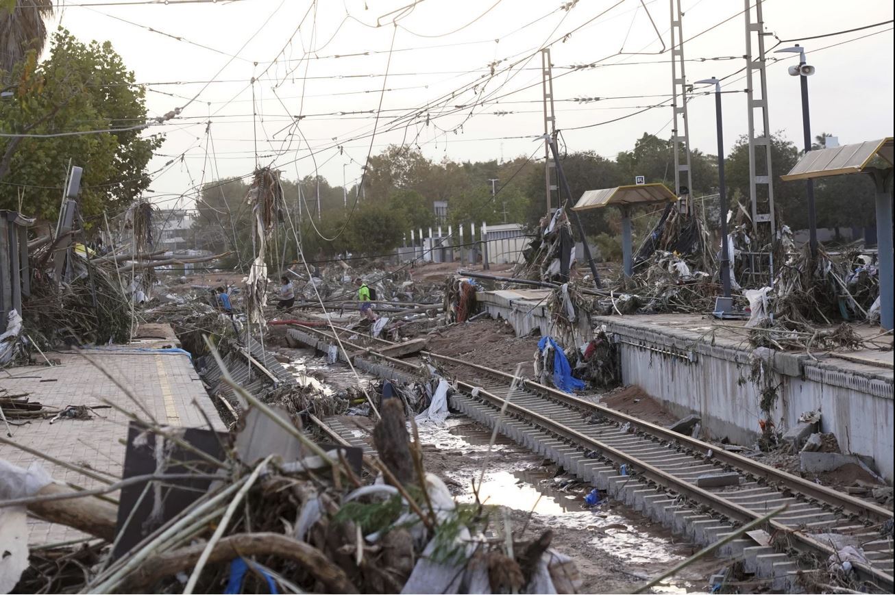 افزایش تلفات سیل در اسپانیا به حدود ۱۰۰ نفر؛ ۳ روز عزای عمومی اعلام شد