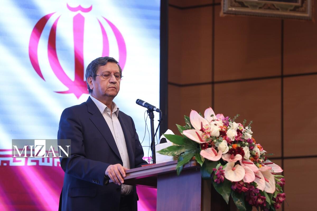 همتی: بیمه‌گری الکترونیکی باید تقویت شود