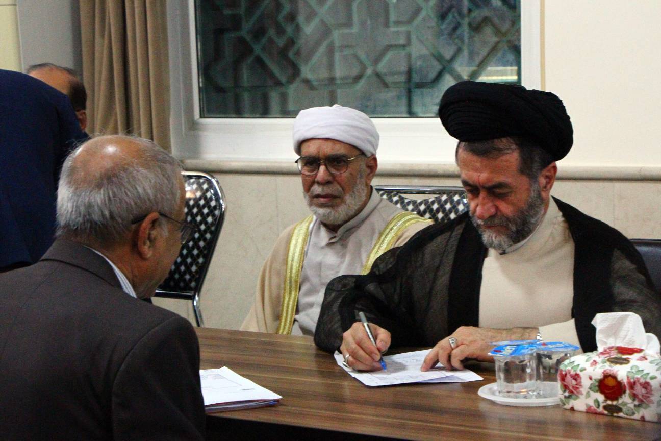 مشکلات قضایی۵۳ نفراز برادران اهل تسنن با حضور رئیس کل دادگستری فارس در مسجد رسول اکرم (ص) شیراز بررسی شد