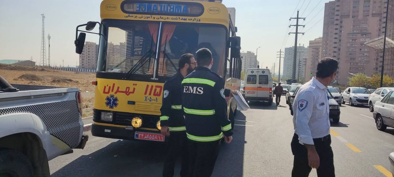 انتقال ۱۳ مصدوم به مراکز درمانی در تصادف زنجیره‌ای تهران