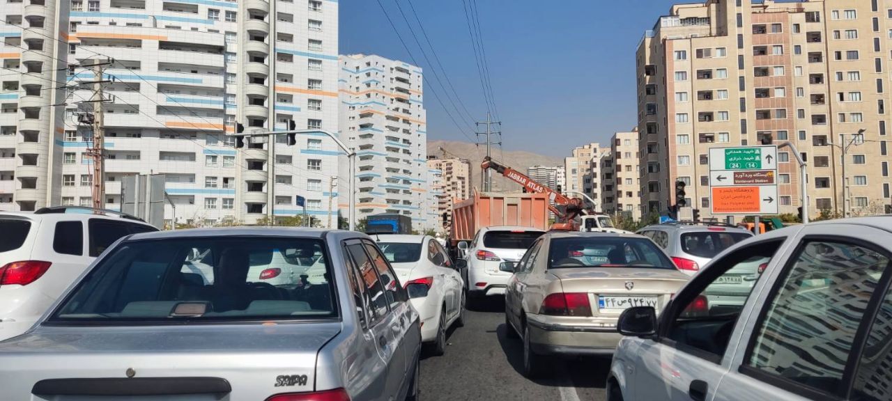 انتقال ۱۳ مصدوم به مراکز درمانی در تصادف زنجیره‌ای تهران