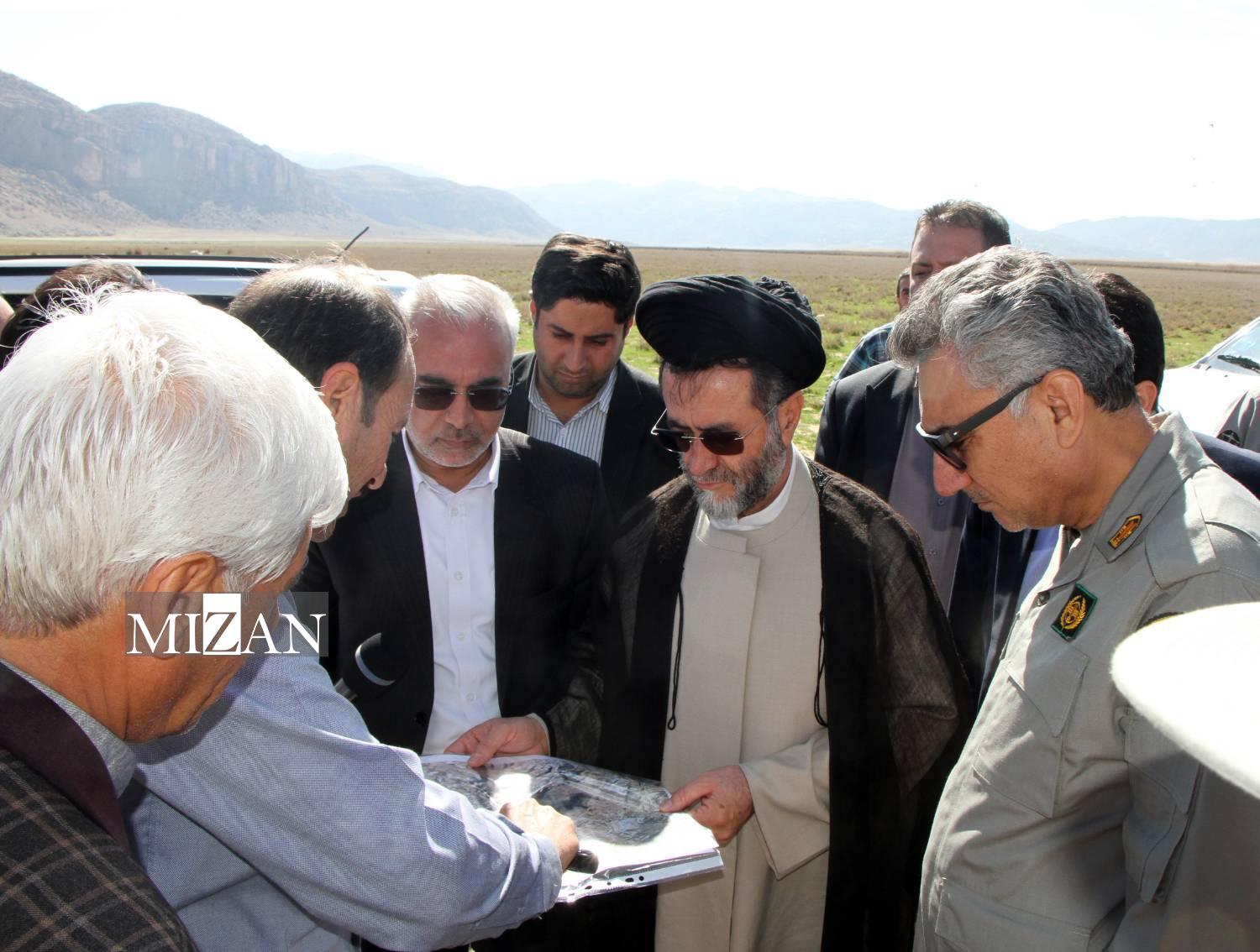 علامت گذاری محدوده تالاب بین المللی ارژن با حضور مسئولان قضایی استان فارس انجام شد