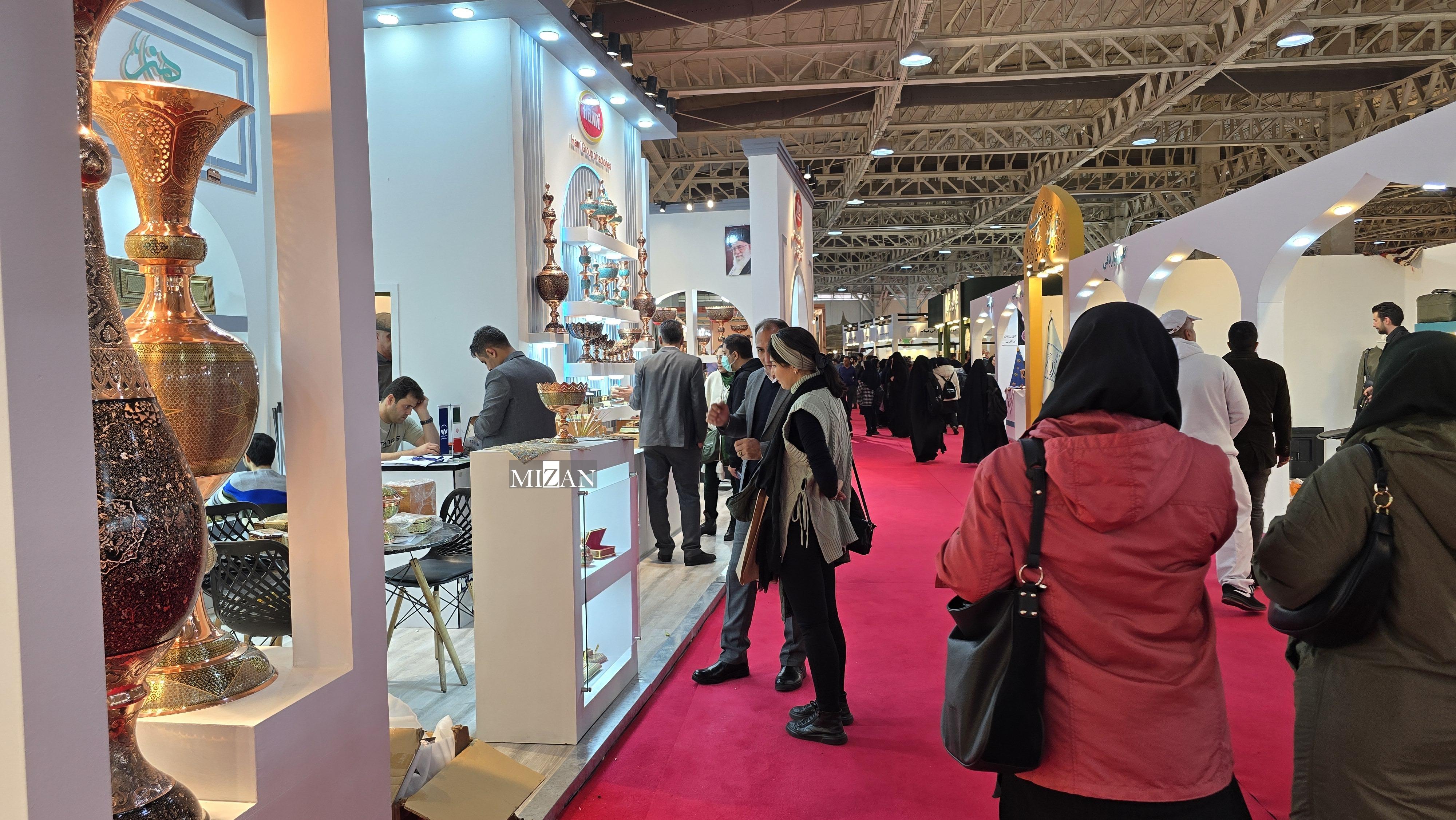 سی و هفتمین نمایشگاه ملی صنایع دستی زندانیان در محل دائمی نمایشگاه‌های بین المللی تهران در حال برگزاری است