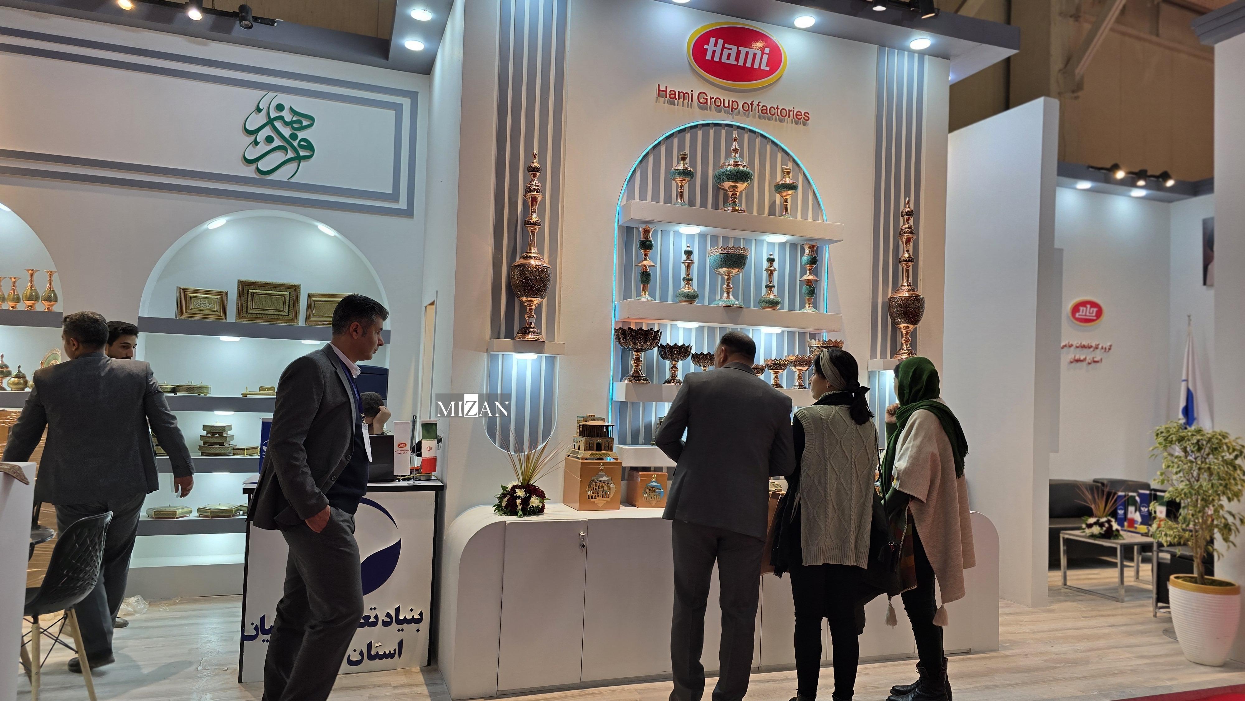 سی و هفتمین نمایشگاه ملی صنایع دستی زندانیان در محل دائمی نمایشگاه‌های بین المللی تهران در حال برگزاری است