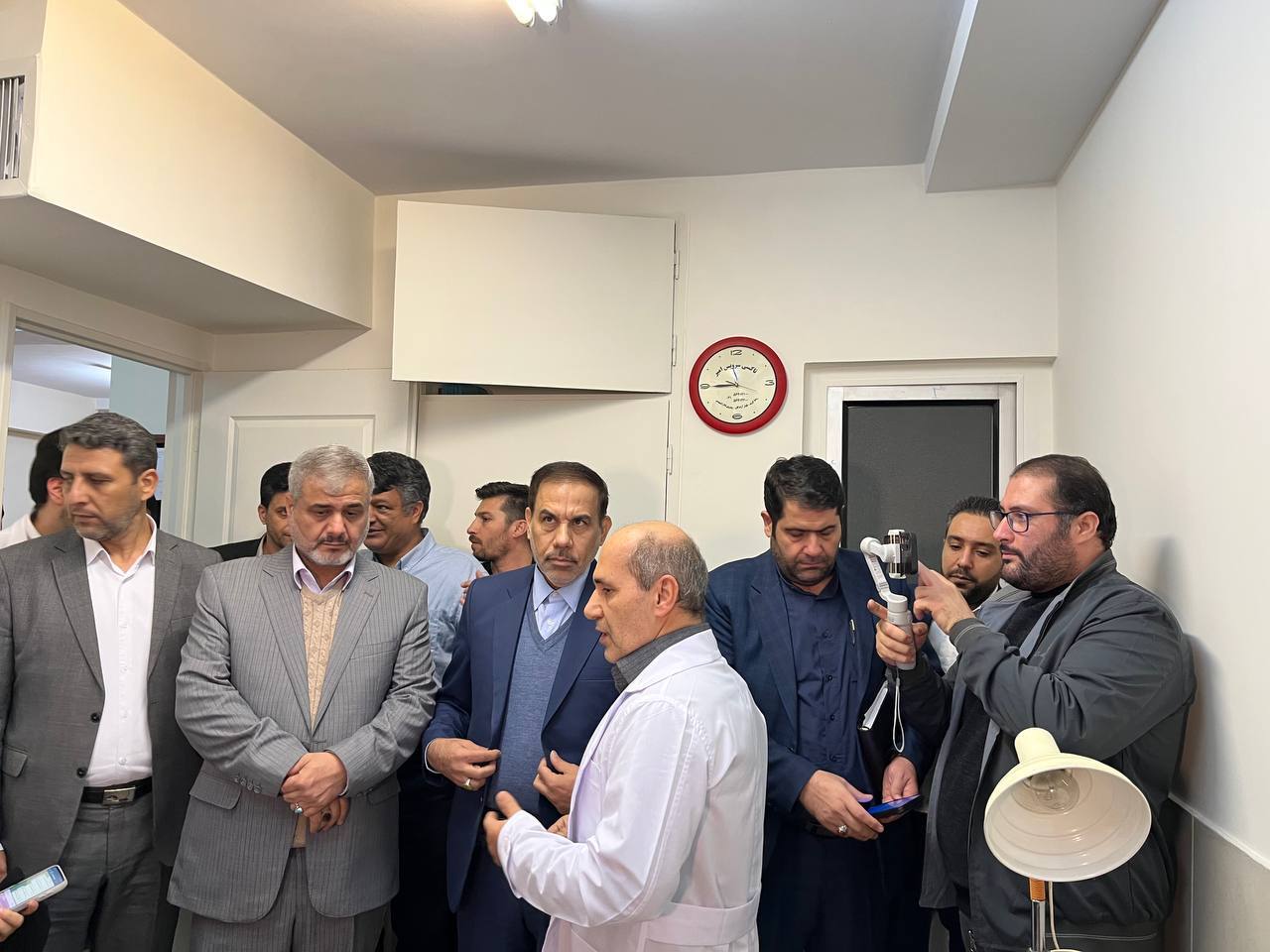 معاون اجتماعی و پیشگیری از وقوع جرم قوه از بخش‌های مختلف اداره ثبت اسناد و پزشکی قانونی شهرستان رباط کریم بازدید کرد