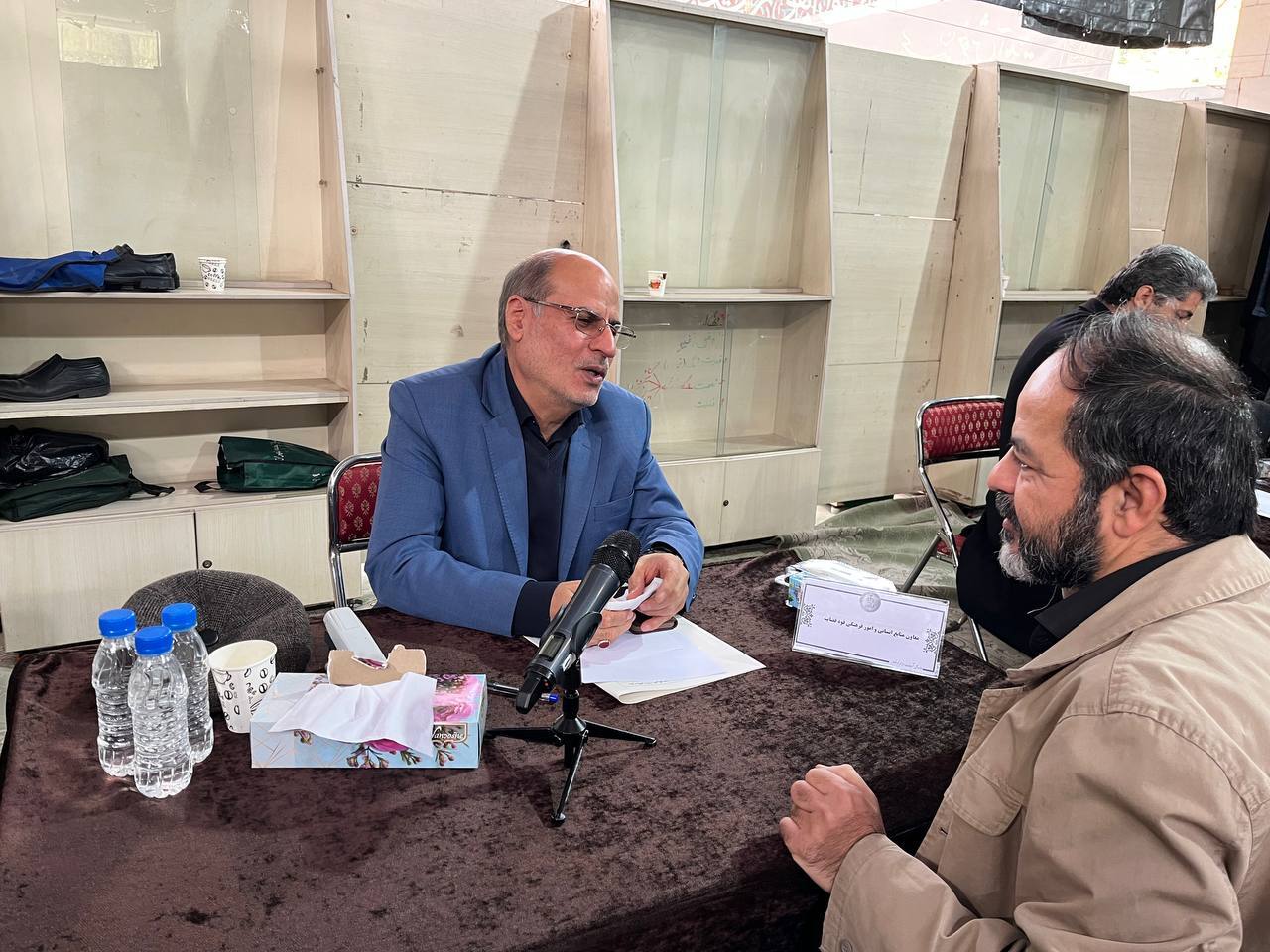 حضور مسئولان عالی قضایی در میز خدمت نماز جمعه تهران/ معاونین رئیس قوه قضاییه به مشکلات مردم رسیدگی کردند