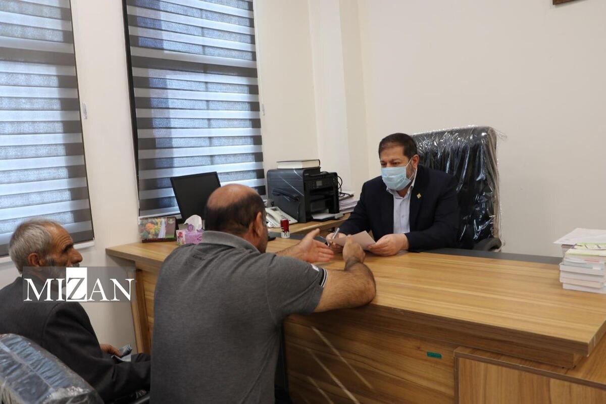 رئیس کل دادگستری استان ایلام به درخواست ۶۰ نفر از مراجعین در دیدار مردمی رسیدگی کرد