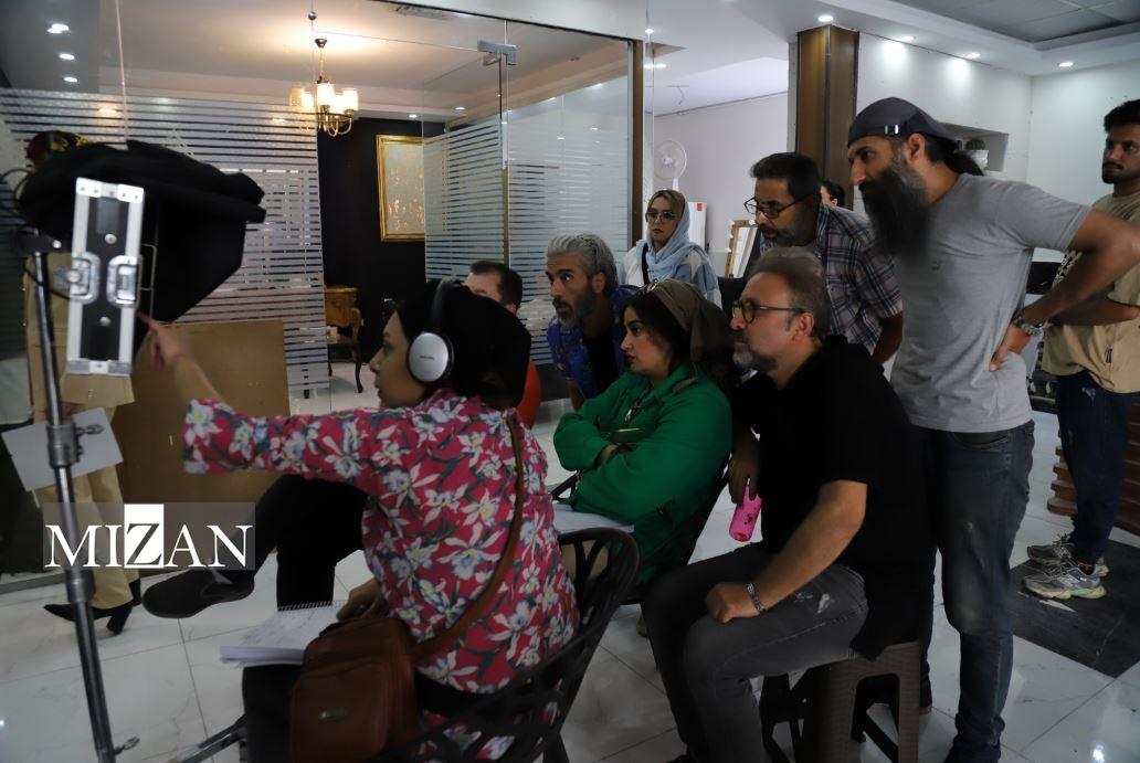 روز سرخ مقابل دوربین رفت