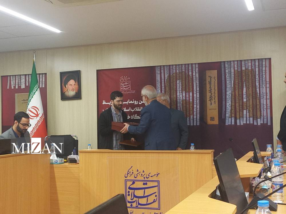 کتاب «ایستگاه خیابان روزولت» رابه زبان‌های دیگر ترجمه کنید/ روایتی متعادل و منصفانه از لانه جاسوسی