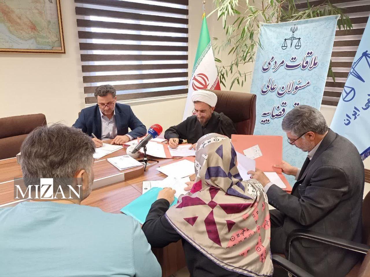 معاون قضایی قوه قضاییه با حضور در مرکز ارتباطات مردمی به مشکلات ۱۲ نفر از مراجعان رسیدگی کرد/حجت الاسلام مظفری: ملاقات‌های حضوری، برای مردم دل گرم کننده است