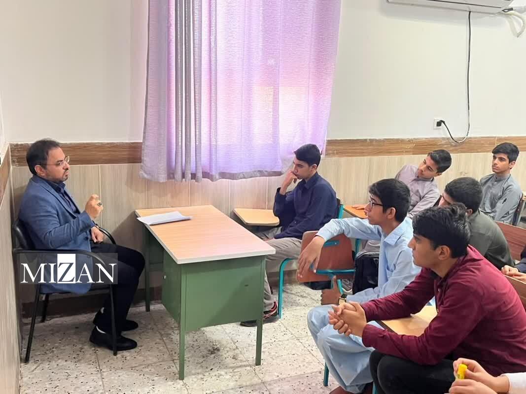 اجرای طرح قاضی در مدرسه در ۱۵۰ مدرسه سیستان و بلوچستان/طرح قاضی در مدرسه به کمک دانش آموز سیستانی بدسرپرست آمد/ دانش آموزان، قضات را پاسخگویی مَحرم، میبینند اجرای طرح قاضی در مدرسه در ۱۵۰ مدرسه سیستان و بلوچستان/طرح قاضی در مدرسه به کمک دانش آموز سیستانی بدسرپرست آمد/ دانش آموزان، قضات را پاسخگویی مَحرم، میبینند