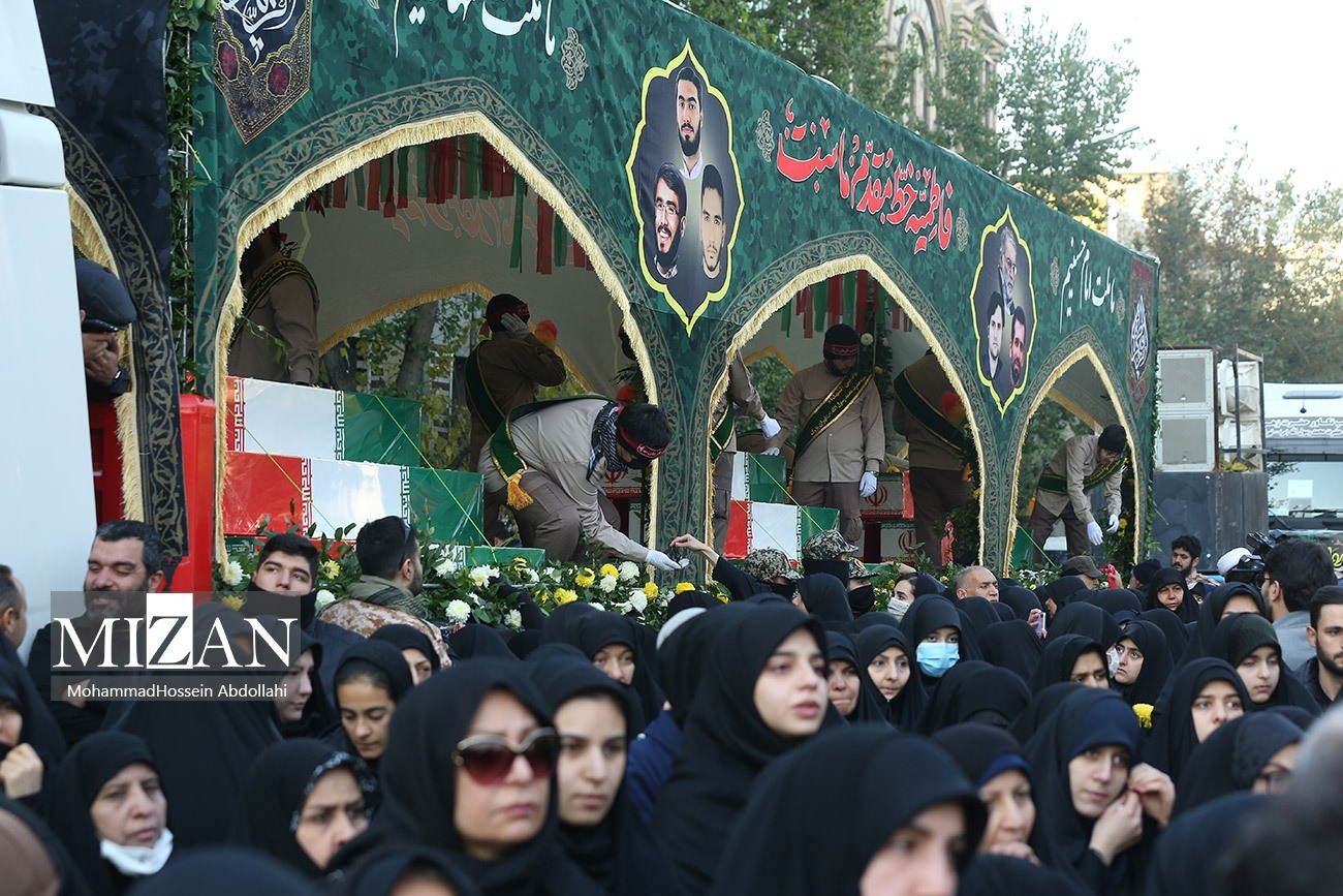 تشییع باشکوه پیکر ۳۰۰ شهید گمنام در سراسر کشور تشییع باشکوه پیکر ۳۰۰ شهید گمنام در سراسر کشور