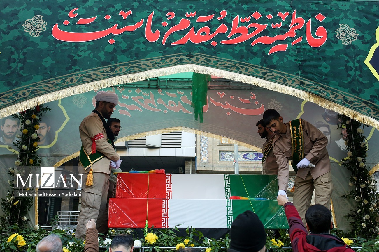 تشییع باشکوه پیکر ۳۰۰ شهید گمنام در سراسر کشور تشییع باشکوه پیکر ۳۰۰ شهید گمنام در سراسر کشور