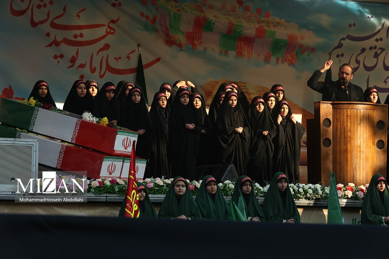 تشییع باشکوه پیکر ۳۰۰ شهید گمنام در سراسر کشور تشییع باشکوه پیکر ۳۰۰ شهید گمنام در سراسر کشور