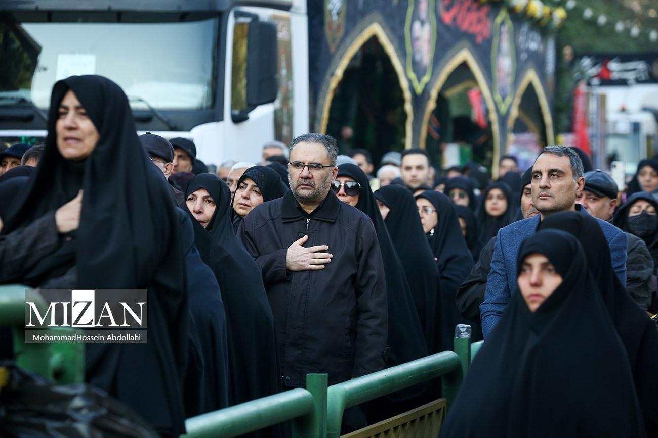 تشییع باشکوه پیکر ۳۰۰ شهید گمنام در سراسر کشور تشییع باشکوه پیکر ۳۰۰ شهید گمنام در سراسر کشور