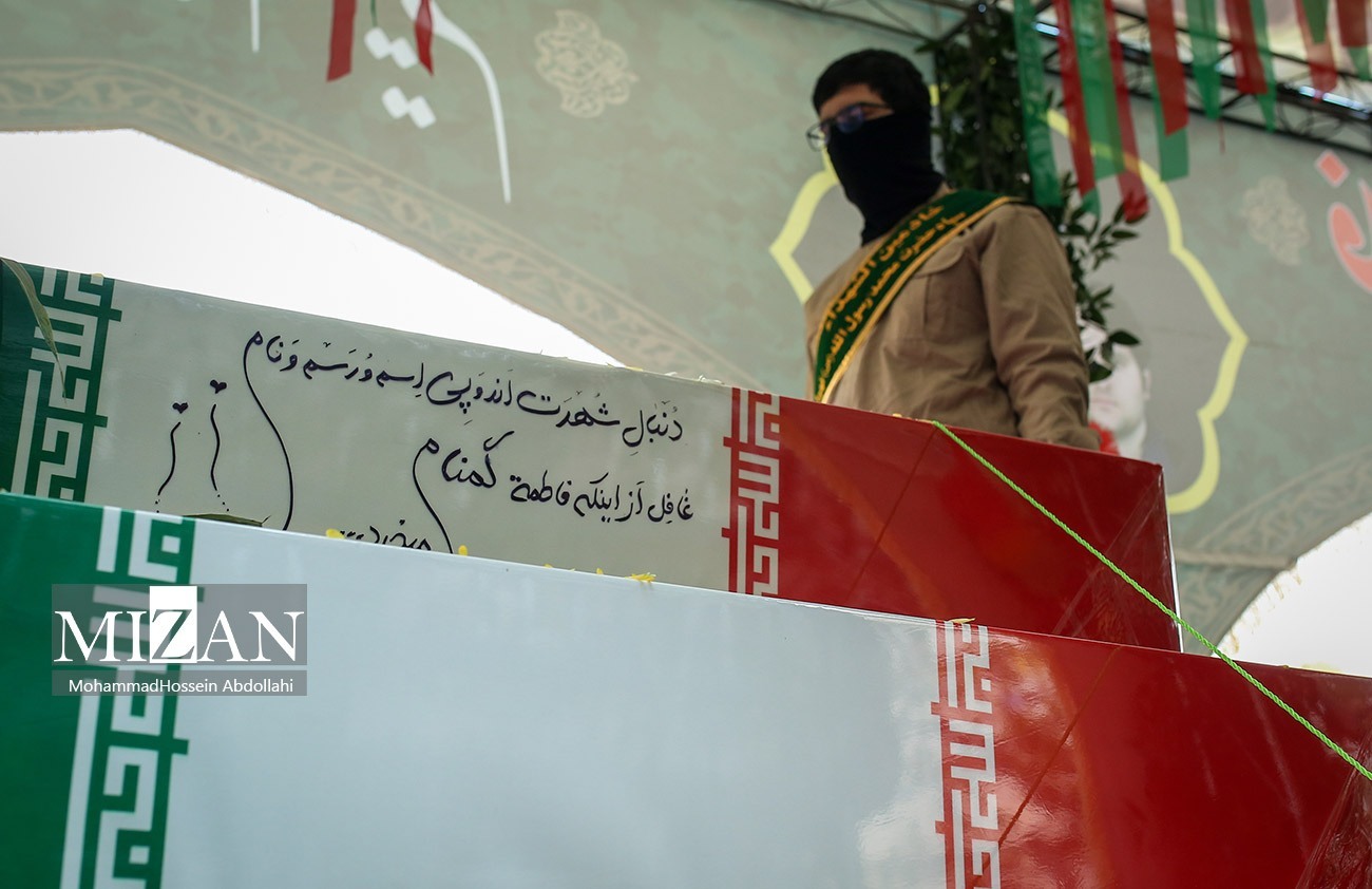 تشییع باشکوه پیکر ۳۰۰ شهید گمنام در سراسر کشور تشییع باشکوه پیکر ۳۰۰ شهید گمنام در سراسر کشور