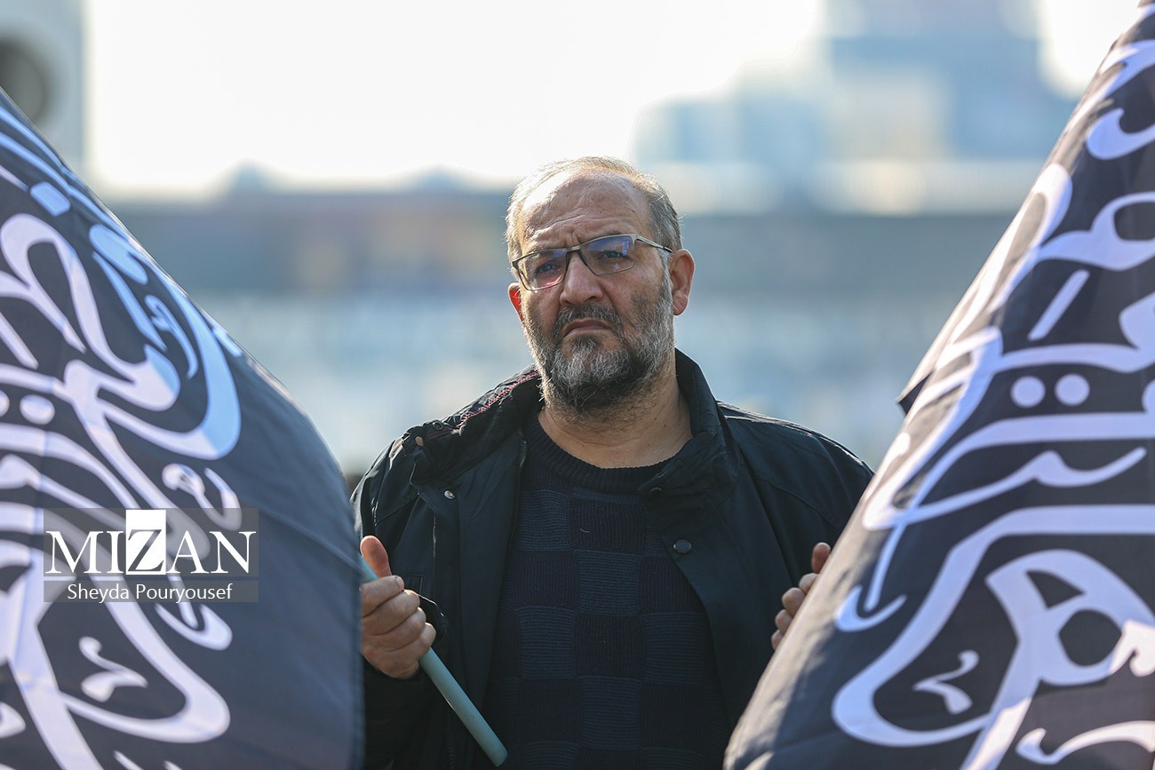 تشییع باشکوه پیکر ۳۰۰ شهید گمنام در سراسر کشور تشییع باشکوه پیکر ۳۰۰ شهید گمنام در سراسر کشور