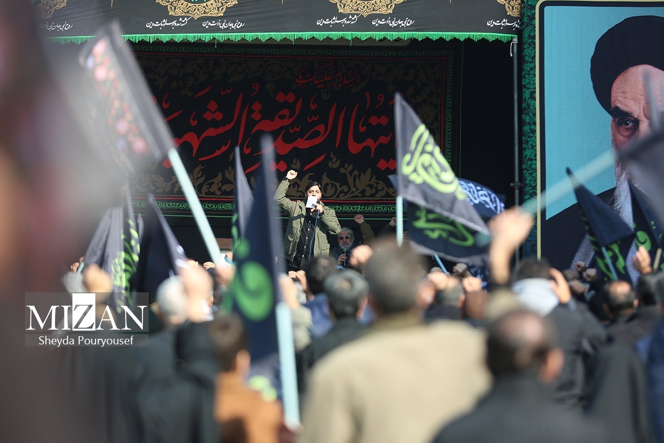 تشییع باشکوه پیکر ۳۰۰ شهید گمنام در سراسر کشور تشییع باشکوه پیکر ۳۰۰ شهید گمنام در سراسر کشور