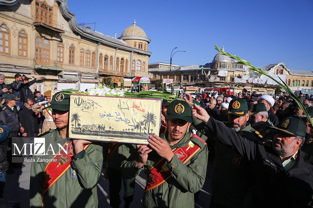 تشییع باشکوه پیکر ۳۰۰ شهید گمنام در سراسر کشور تشییع باشکوه پیکر ۳۰۰ شهید گمنام در سراسر کشور