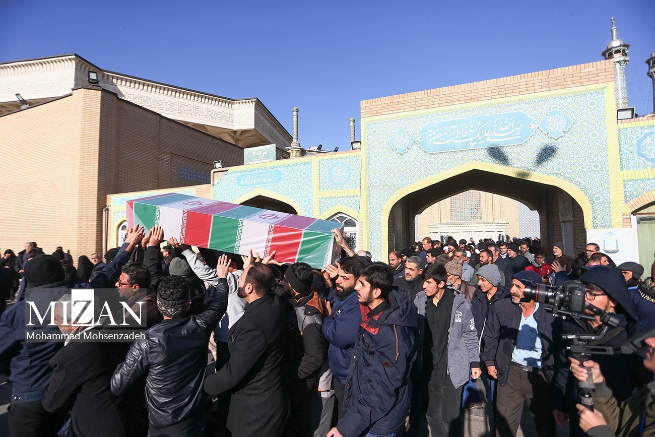 تشییع باشکوه پیکر ۳۰۰ شهید گمنام در سراسر کشور تشییع باشکوه پیکر ۳۰۰ شهید گمنام در سراسر کشور
