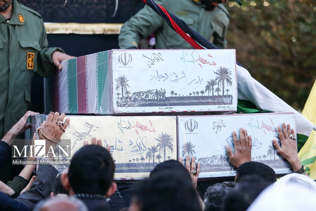 تشییع باشکوه پیکر ۳۰۰ شهید گمنام در سراسر کشور تشییع باشکوه پیکر ۳۰۰ شهید گمنام در سراسر کشور