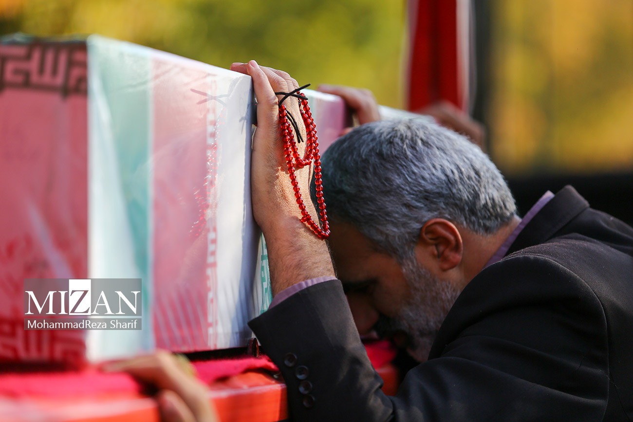 تشییع باشکوه پیکر ۳۰۰ شهید گمنام در سراسر کشور تشییع باشکوه پیکر ۳۰۰ شهید گمنام در سراسر کشور