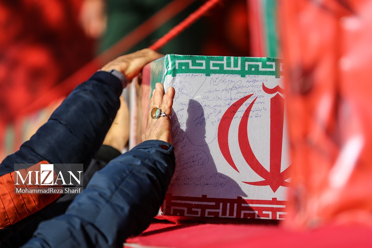 تشییع باشکوه پیکر ۳۰۰ شهید گمنام در سراسر کشور تشییع باشکوه پیکر ۳۰۰ شهید گمنام در سراسر کشور