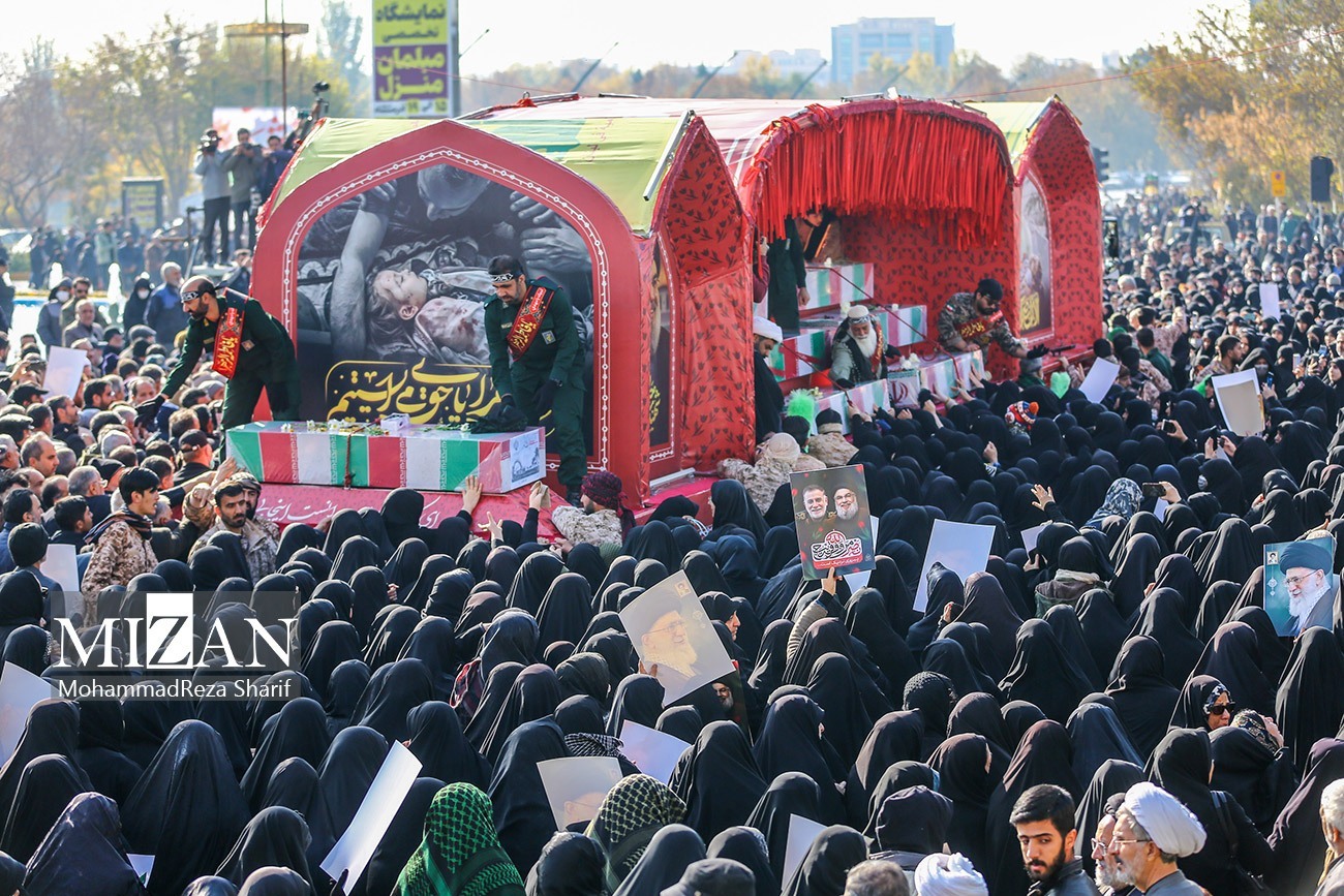 تشییع باشکوه پیکر ۳۰۰ شهید گمنام در سراسر کشور تشییع باشکوه پیکر ۳۰۰ شهید گمنام در سراسر کشور