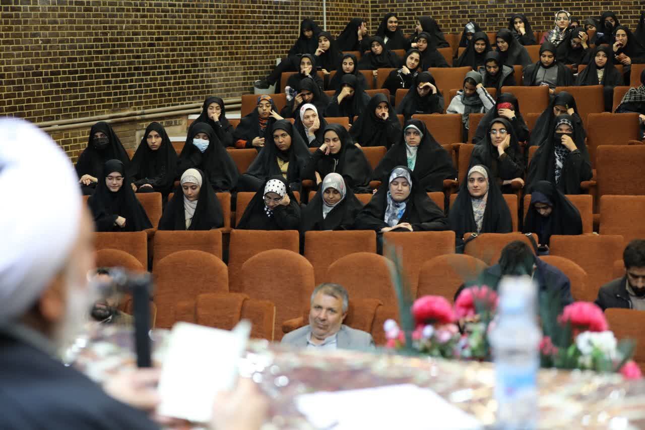 در نشست نماینده عالی قوه قضاییه با دانشجویان دانشگاه فرهنگیان مطرح شد/گفت و شنود دوستانه رئیس کل دادگستری استان با دانشجومعلمان کرمانی