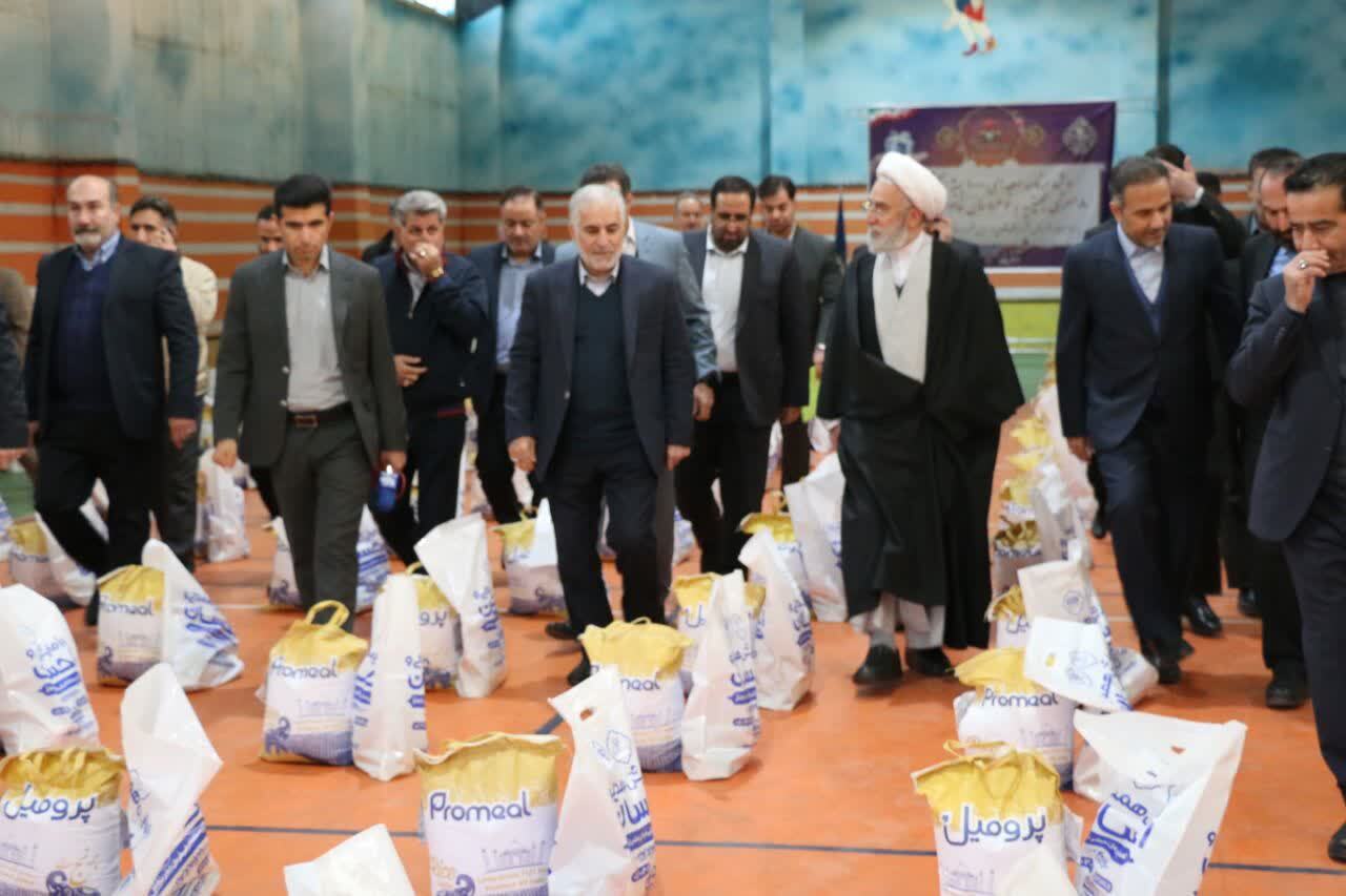 ۸ سری جهیزیه و هزار بسته معیشتی به خانوادههای نیازمند زندانیان استان کرمانشاه اهدا شد ۸ سری جهیزیه و هزار بسته معیشتی به خانوادههای نیازمند زندانیان استان کرمانشاه اهدا شد