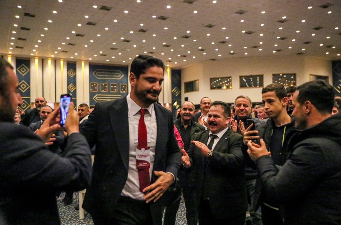 طاها آکگول: امیدوارم شرمنده جامعه کشتی نشوم/ رئیس پیشین فدراسیون کشتی ترکیه: به رکوردهای تاریخی رسیدیم طاها آکگول: امیدوارم شرمنده جامعه کشتی نشوم/ رئیس پیشین فدراسیون کشتی ترکیه: به رکوردهای تاریخی رسیدیم