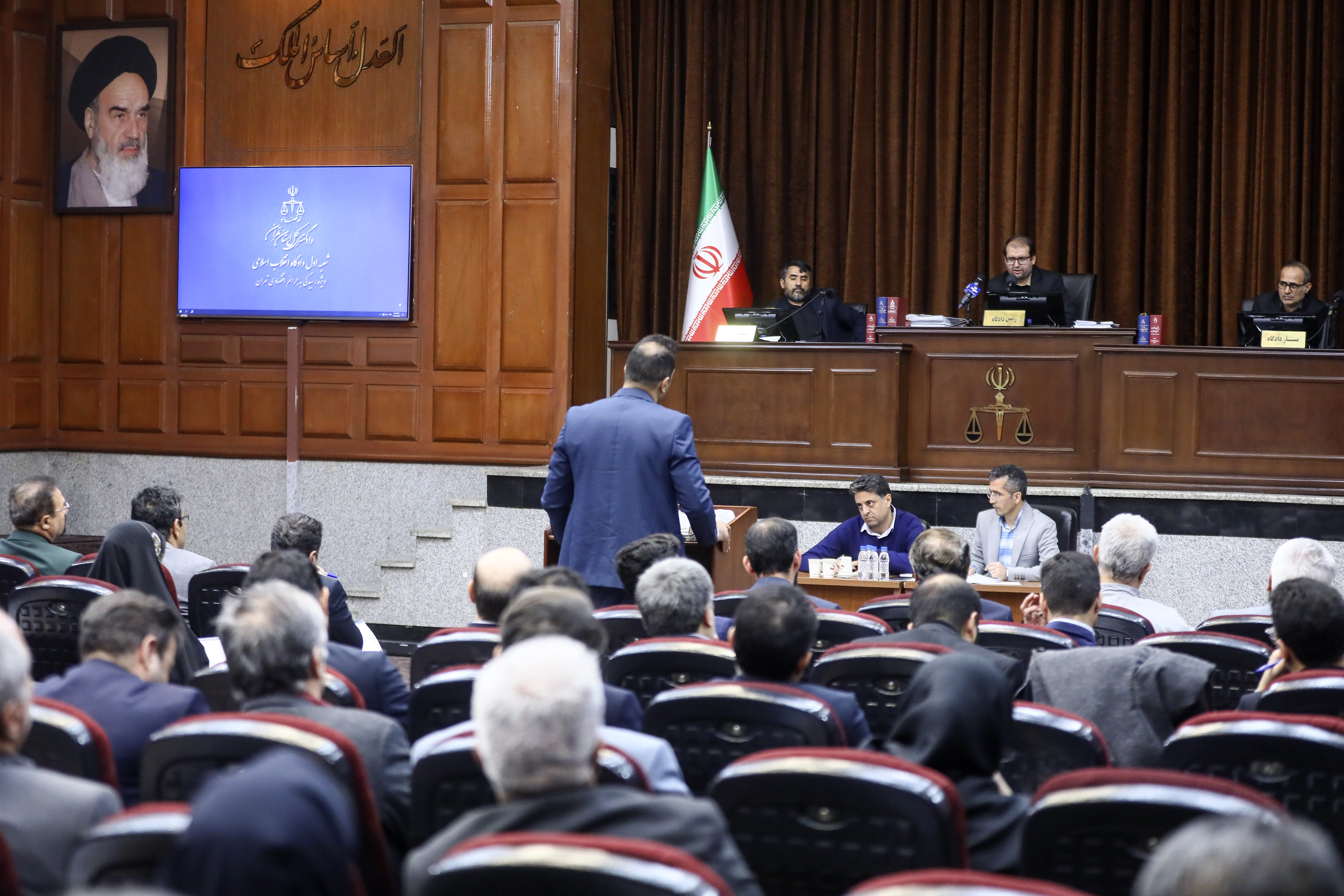 سومین جلسه رسیدگی به پرونده چای دبش برگزار شد/ نمایندههای بانکها از عدم ایفای تعهدات گروه دبش به دادگاه گزارش دادند سومین جلسه رسیدگی به پرونده چای دبش برگزار شد/ نمایندههای بانکها از عدم ایفای تعهدات گروه دبش به دادگاه گزارش دادند