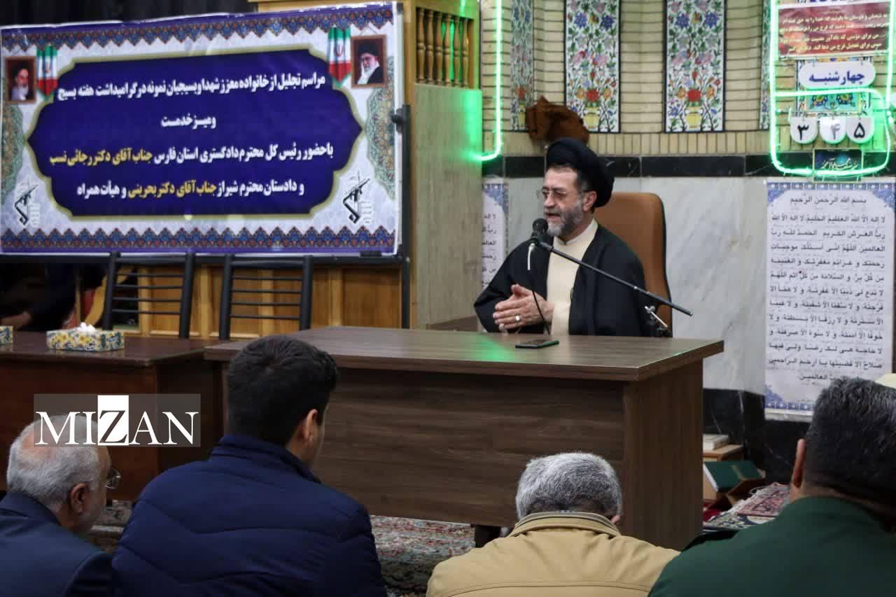 درخواست ۷۴ نفر از نمازگزاران توسط مسئولان قضایی استان فارس بررسی شد / تجلیل از خانواده معظم شهدا و بسیجیان