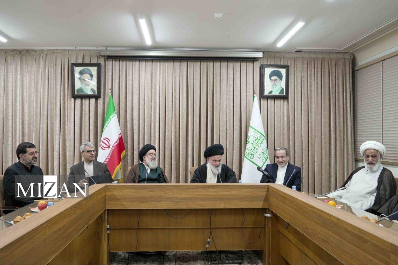 عراقچی با مراجع تقلید در قم دیدار کرد
