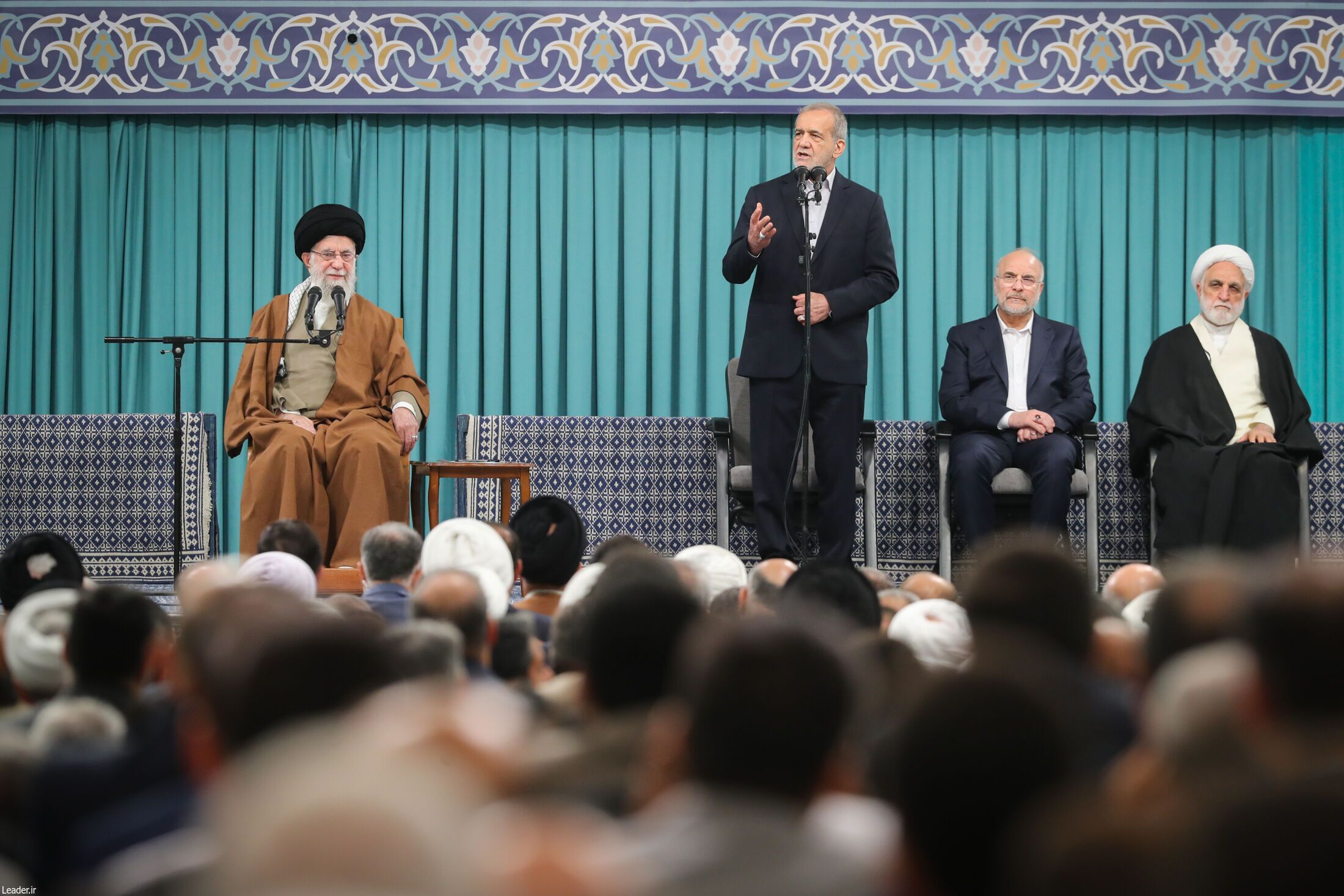 دیدار مسئولان نظام و سفرای کشور‌های اسلامی با رهبر انقلاب اسلامی