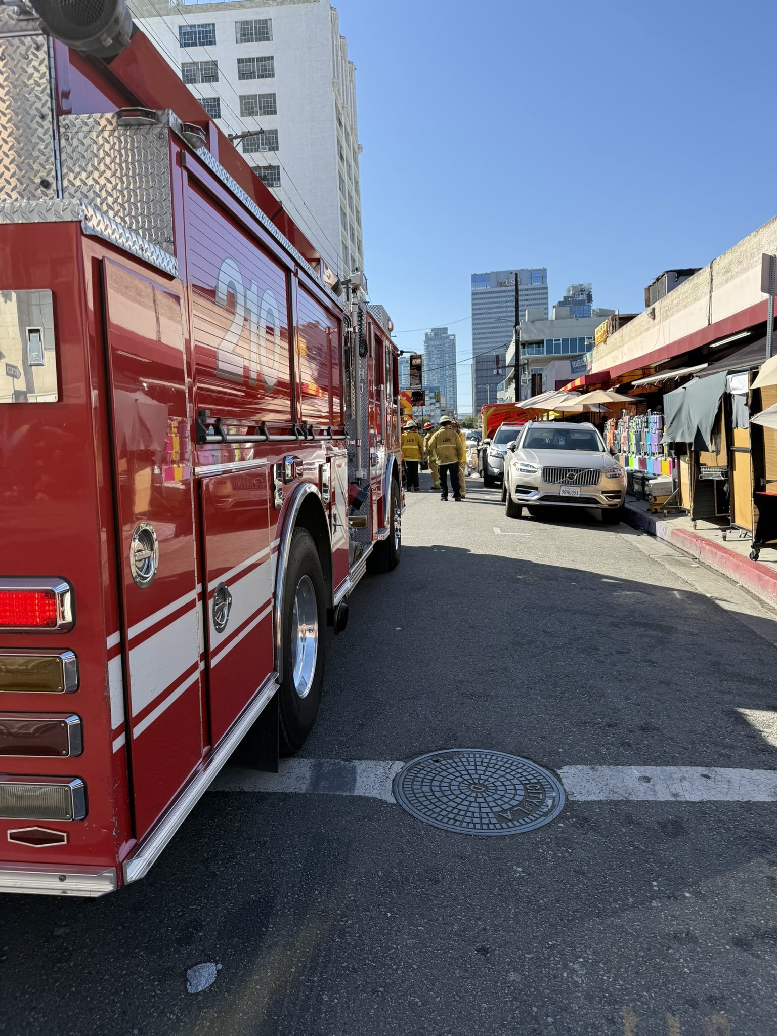 ورود خودرو به میان جمعیت در لسآنجلس؛ ۹ نفر زخمی شدند ورود خودرو به میان جمعیت در لسآنجلس؛ ۹ نفر زخمی شدند