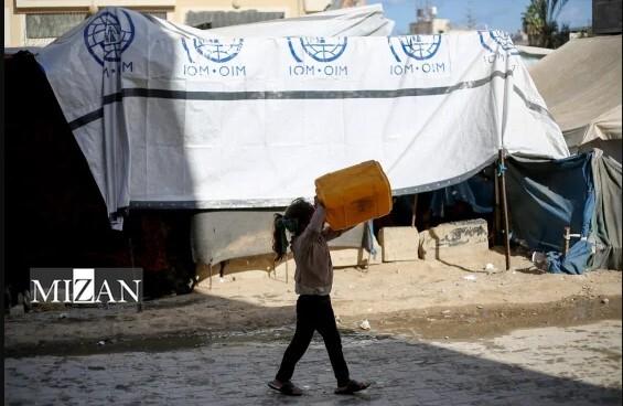 بحران آب در غزه؛ پیادهرویهای طولانی و صفهای بلند بحران آب در غزه؛ پیادهرویهای طولانی و صفهای بلند