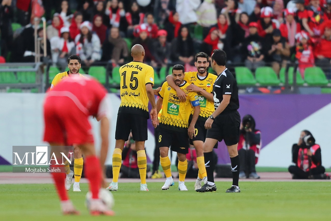 بلایی که سپاهان سَرِ پرسپولیس آورد/ گرفتن ۳ جام از سرخ‌پوشان در یک فصل