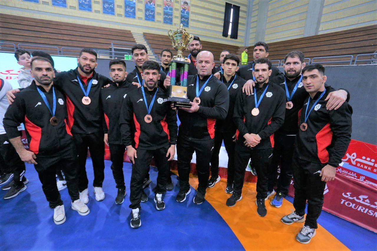 ادامه اعتراض کشتیگیران تیم بانک گردشگری به حامی مالی/ انتقاد حسینی، رکابی و جانمحمدزاده از مسئولان تیم ادامه اعتراض کشتیگیران تیم بانک گردشگری به حامی مالی/ انتقاد حسینی، رکابی و جانمحمدزاده از مسئولان تیم