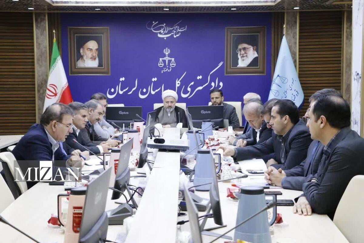 رئیس کل دادگستری لرستان: باید با پیگیری‌های دقیق تحقق شعار سال و حمایت از سرمایه‌گذاری را مطالبه کرد
