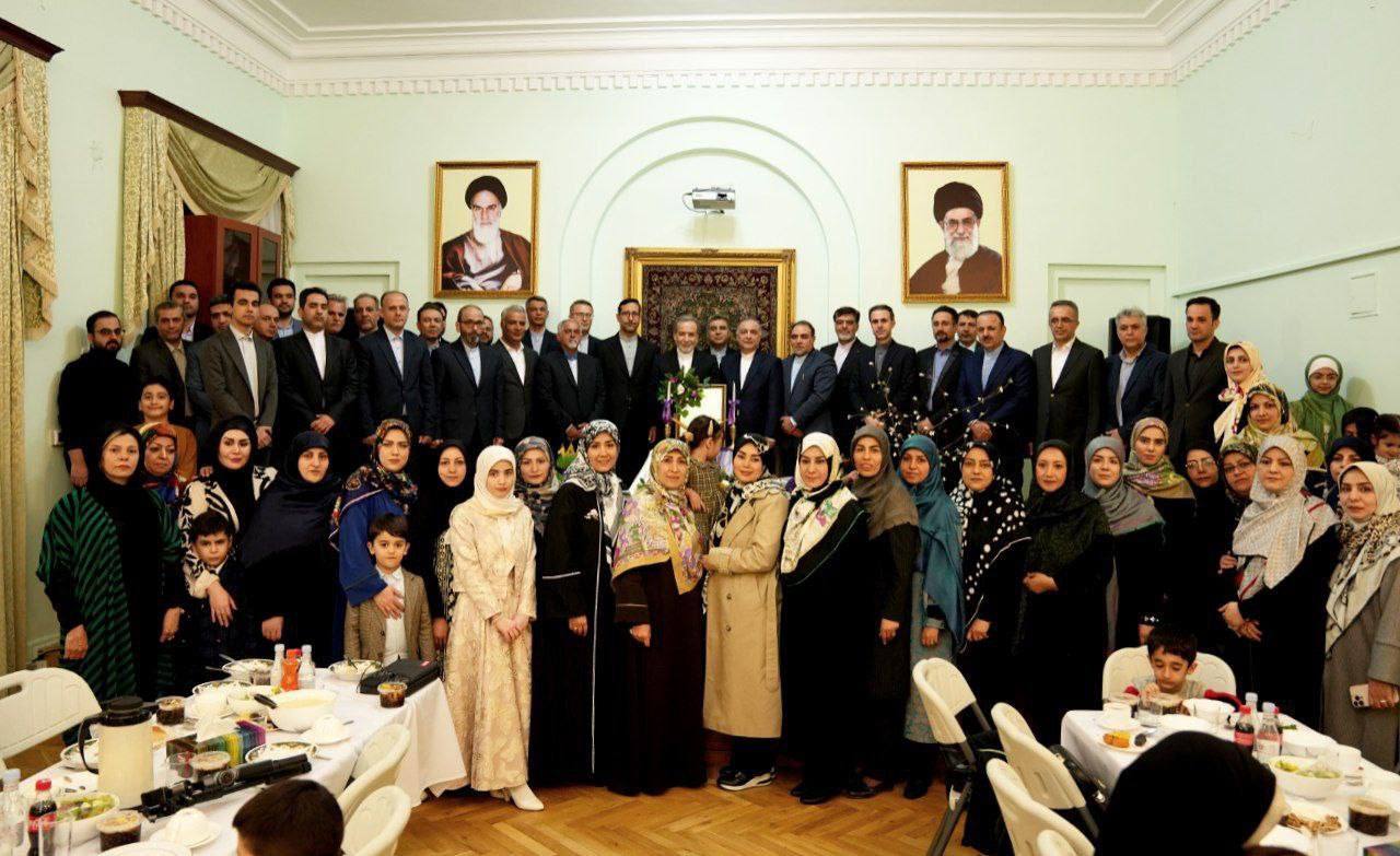 دیدار نوروزی عراقچی با کارکنان سفارت ایران در ارمنستان