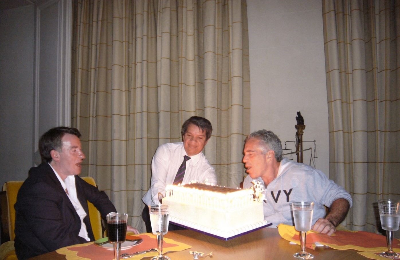 اسناد اپستین؛ انتشار عکس‌هایی از مایکل جکسون و کوین اسپیسی تا بیل‌کلینتون و اندرو